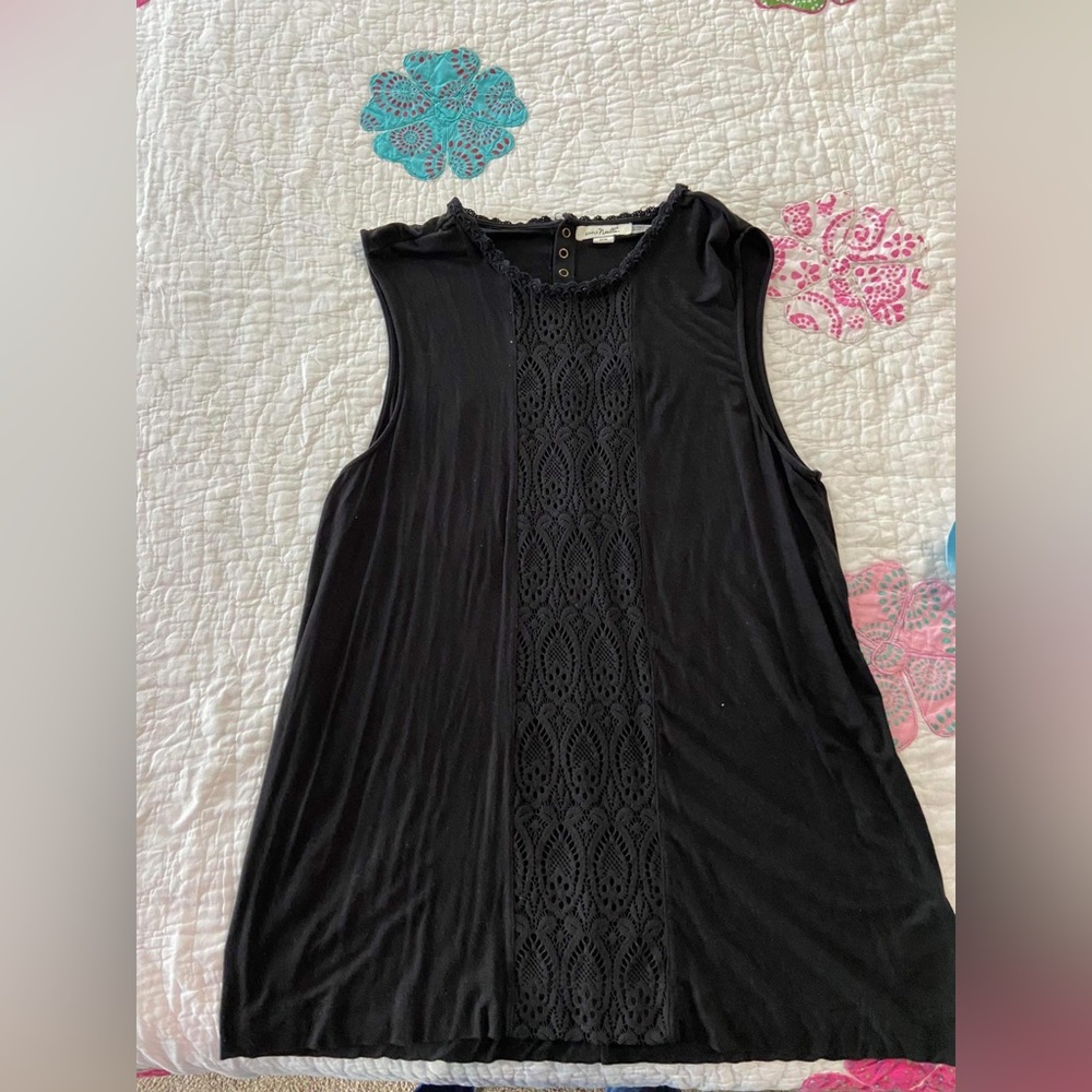 Simply Noelle XXL sleeveless shirt. Not maternity but worked amazingly. EUC